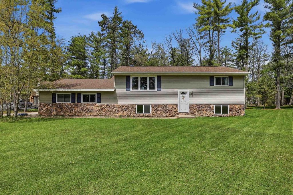 Photo of 2410 Hickory DRIVE, Plover, WI 54467 (MLS # 22601955)