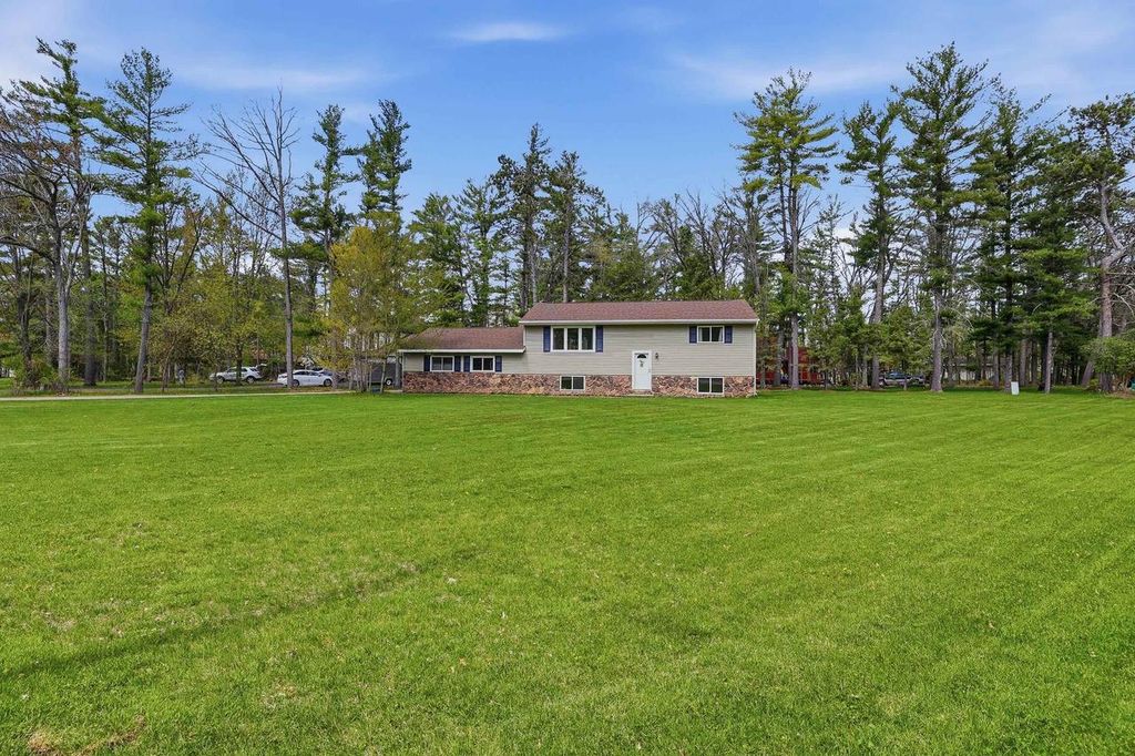 Photo of 2410 Hickory DRIVE, Plover, WI 54467 (MLS # 22601955)