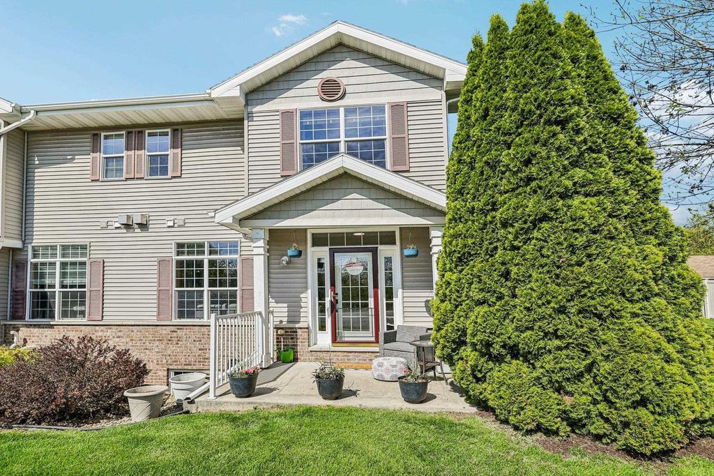 Photo of 6426 Maywick DRIVE, Madison, WI 53718 (MLS # 2021930)
