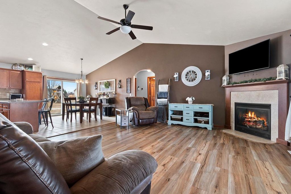 Photo of 364 Wooden Shoe CIRCLE, Kaukauna, WI 54130 (MLS # 50322938)