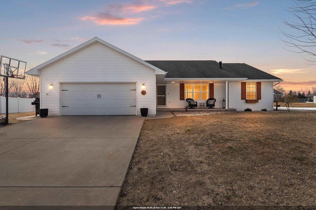 Photo of 364 Wooden Shoe CIRCLE, Kaukauna, WI 54130 (MLS # 50322938)