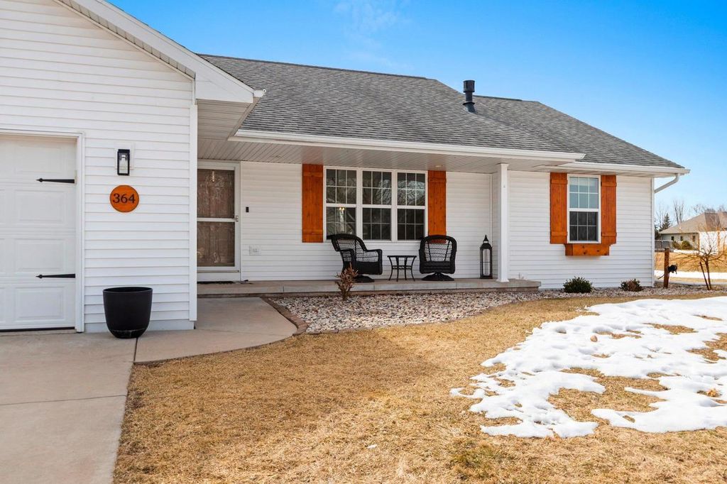 Photo of 364 Wooden Shoe CIRCLE, Kaukauna, WI 54130 (MLS # 50322938)