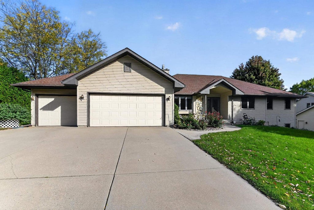 Photo of 5716 Margate STREET, Fitchburg, WI 53711 (MLS # 2034348)