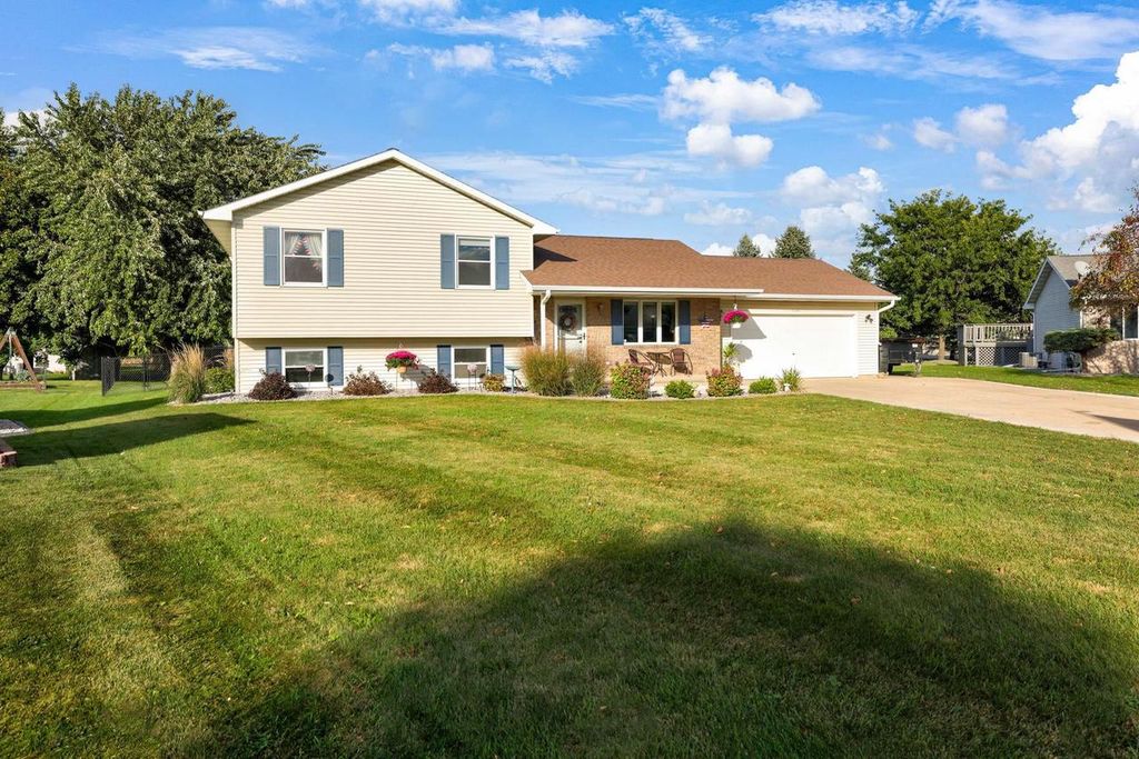 Photo of 3124 Cutter COURT, Oshkosh, WI 54904 (MLS # 50318222)