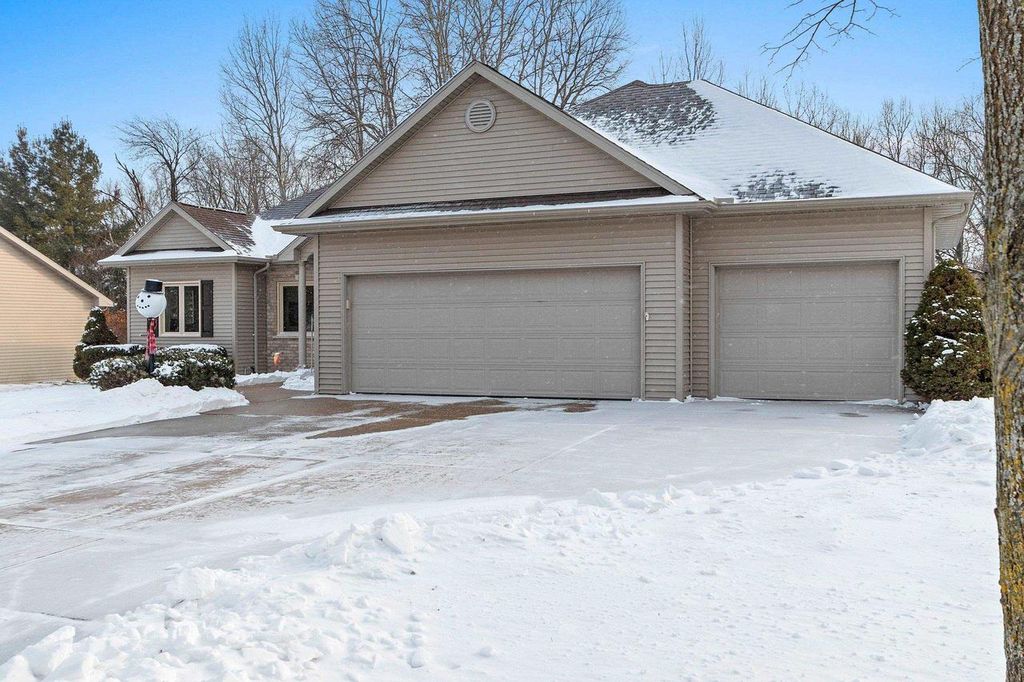 Photo of 2875 Bristol Mountain TRAIL, Green Bay, WI 54313 (MLS # 50320346)