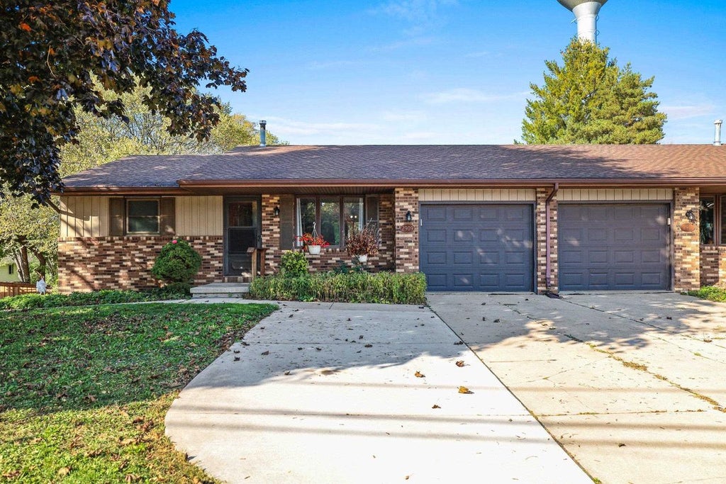 Photo of 2909 Humboldt ROAD, Green Bay, WI 54311 (MLS # 50334518)