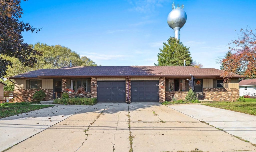 Photo of 2909 Humboldt ROAD, Green Bay, WI 54311 (MLS # 50334518)