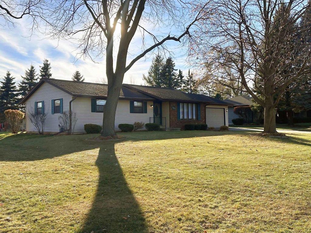 Photo of 2651 Kenhill DRIVE, Green Bay, WI 54313 (MLS # 50318607)