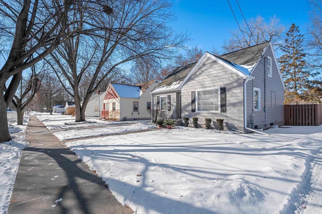 Photo of 1420 12th AVENUE, Green Bay, WI 54304 (MLS # 50320714)