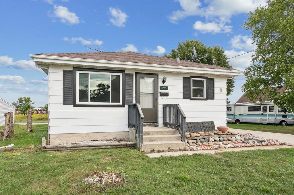 Photo of 1311 S 31st STREET, Manitowoc, WI 54220 (MLS # 50332221)