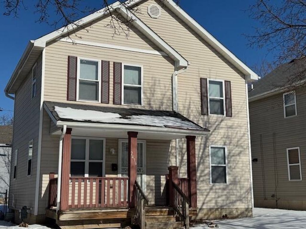 Photo of 2476 W Garfield AVENUE, Milwaukee, WI 53205 (MLS # 1949033)