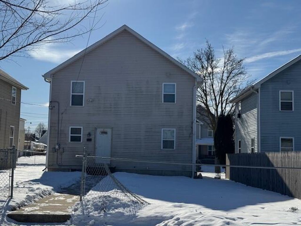 Photo of 2476 W Garfield AVENUE, Milwaukee, WI 53205 (MLS # 1949033)