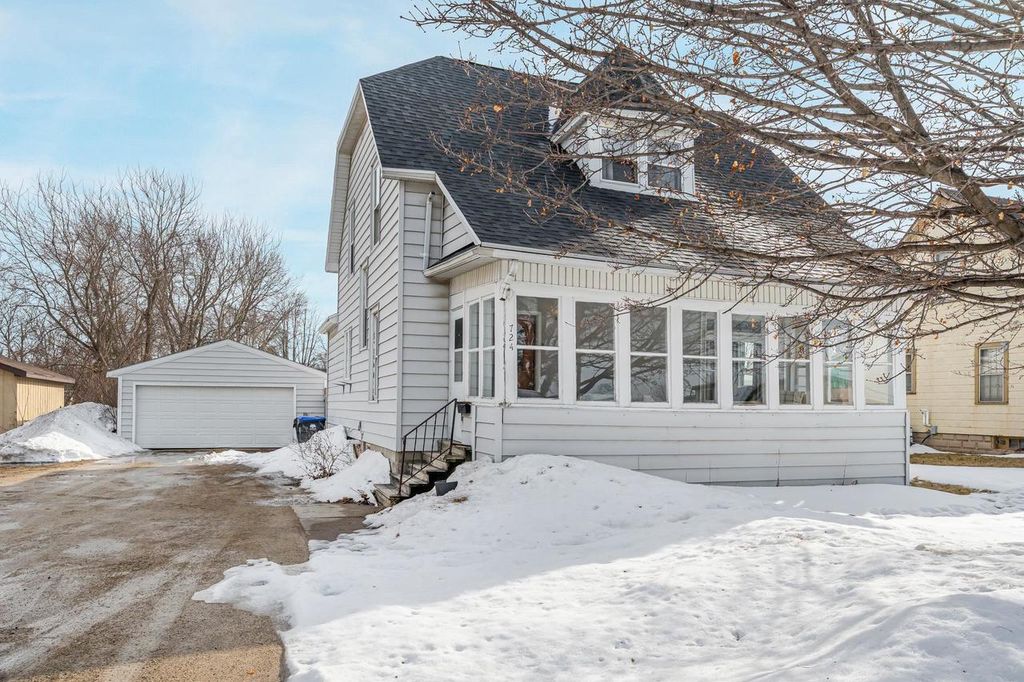 Photo of 724 Main STREET, Neenah, WI 54956 (MLS # 50322536)