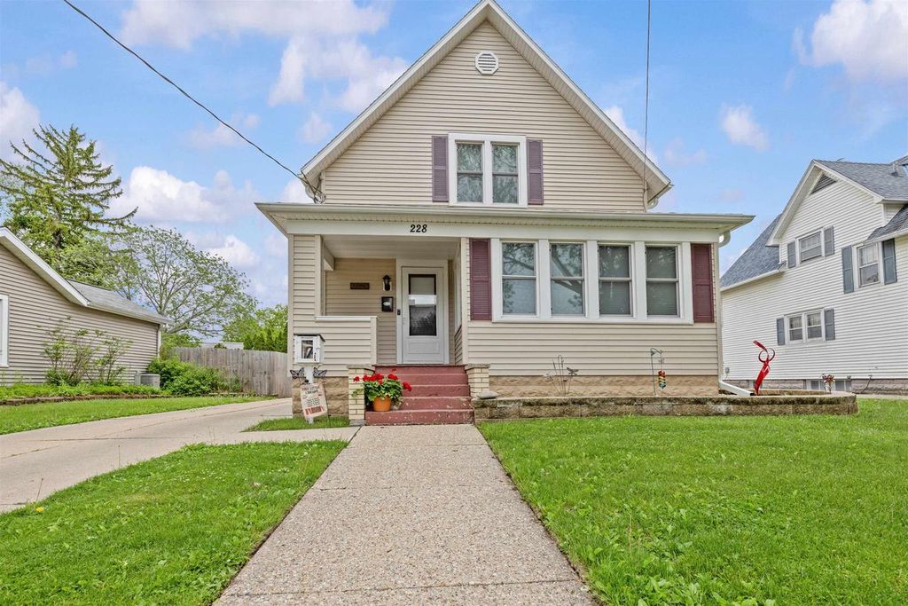 Photo of 228 Chatham STREET, Janesville, WI 53548 (MLS # 2023750)