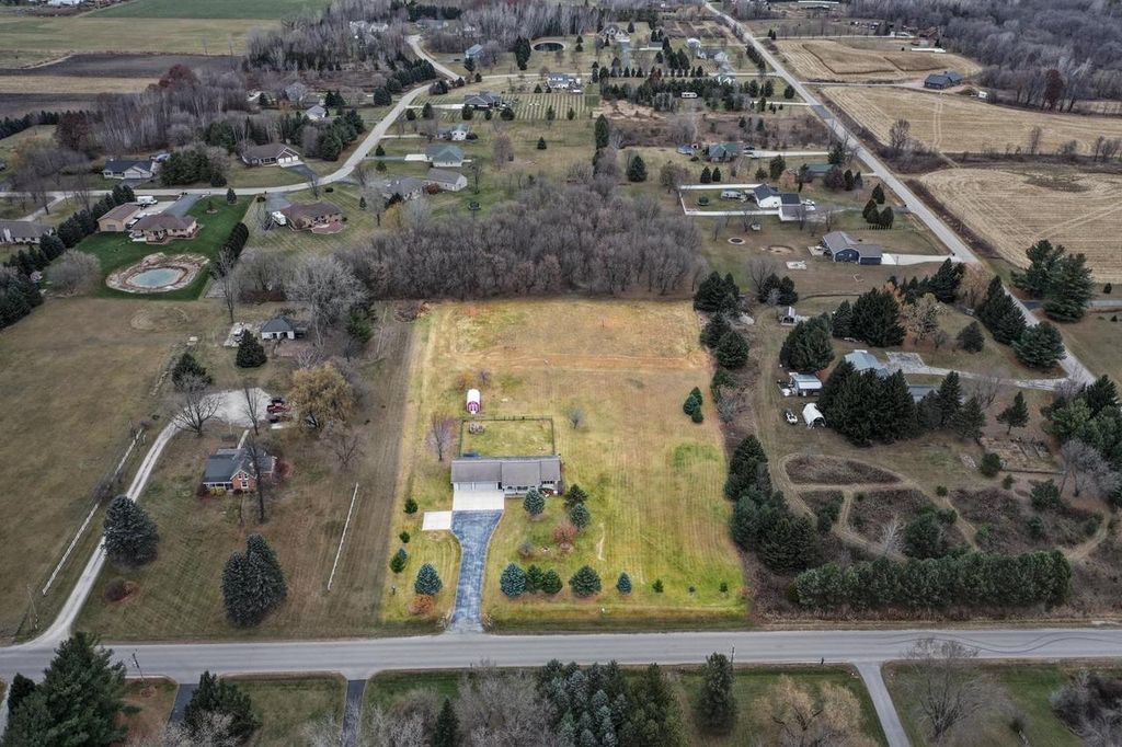 Photo of 8144 South Chase ROAD, Pulaski, WI 54162 (MLS # 50318389)