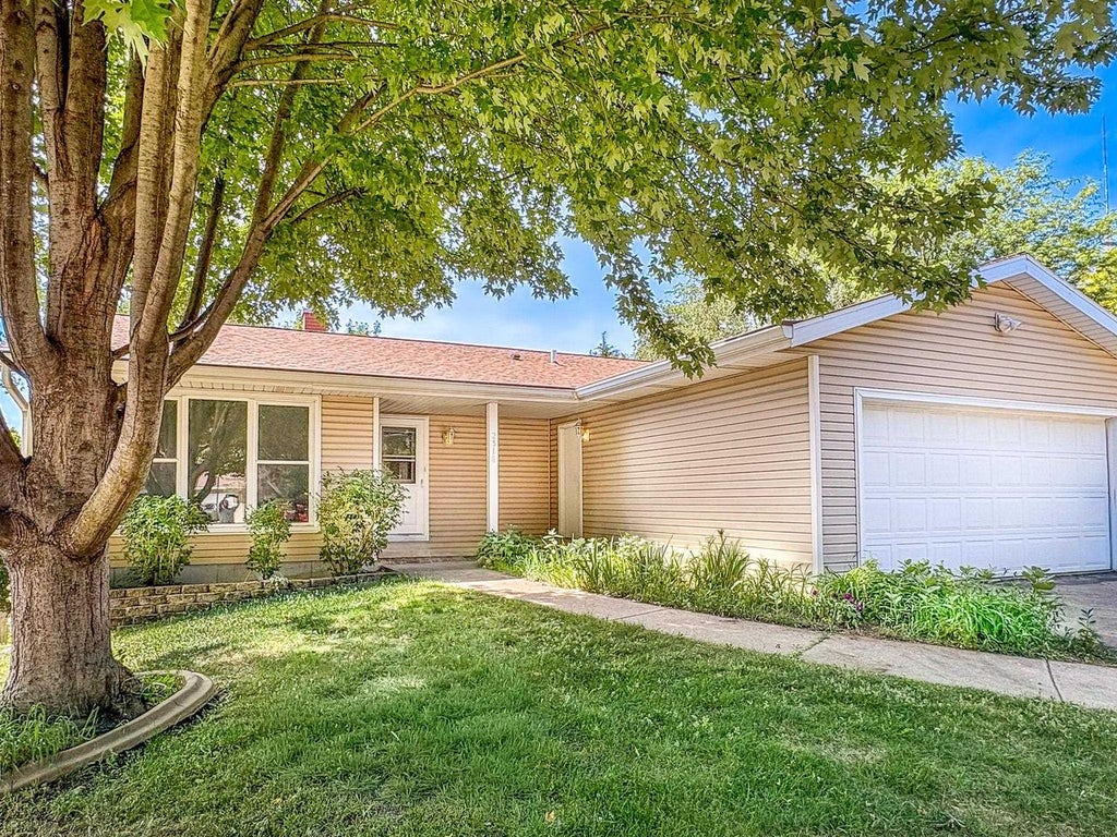 Photo of 2318 Whitlock ROAD, Madison, WI 53719 (MLS # 2024926)