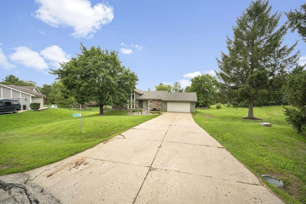 Photo of W249S7055 Sugar Maple DRIVE, Waukesha, WI 53189 (MLS # 1976682)
