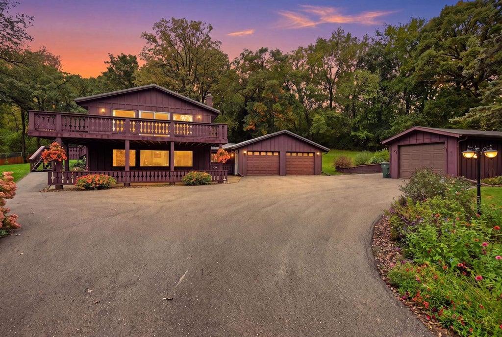 Photo of 7959 N Pine View DRIVE, Edgerton, WI 53534 (MLS # 2033557)