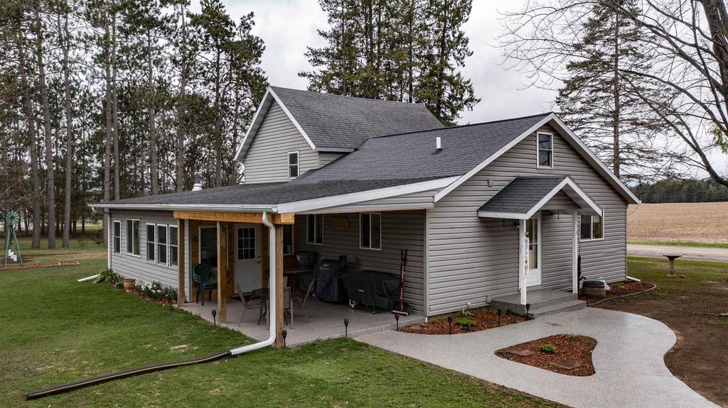Photo of E2927 County Road Gg, Iola, WI 54945 (MLS # 50323508)