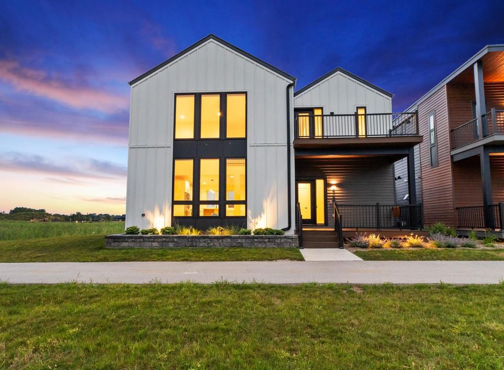 Photo of 4192 E Lake Vista BOULEVARD, Oak Creek, WI 53154 (MLS # 1943295)