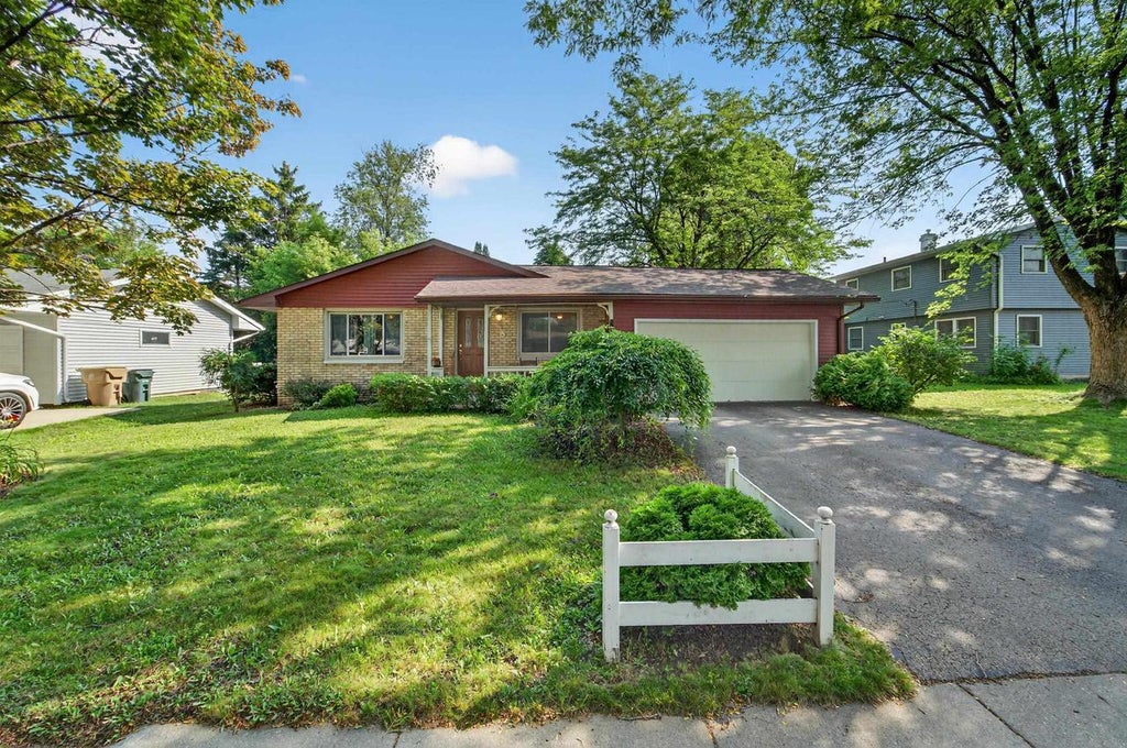 Photo of 2805 Independence LANE, Madison, WI 53704 (MLS # 2028202)