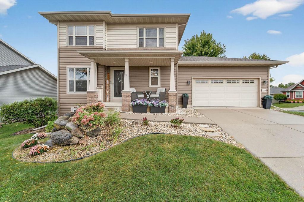 Photo of 2610 Koshkonong WAY, Sun Prairie, WI 53590 (MLS # 2015305)