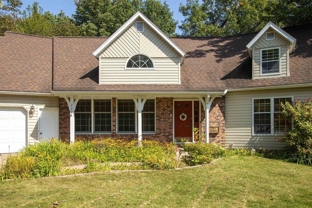 Photo of 228 Greenwood DRIVE, Rothschild, WI 54474 (MLS # 22504452)