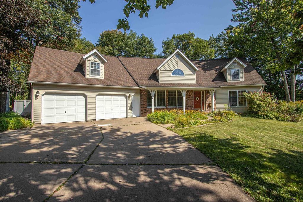 Photo of 228 Greenwood DRIVE, Rothschild, WI 54474 (MLS # 22504452)