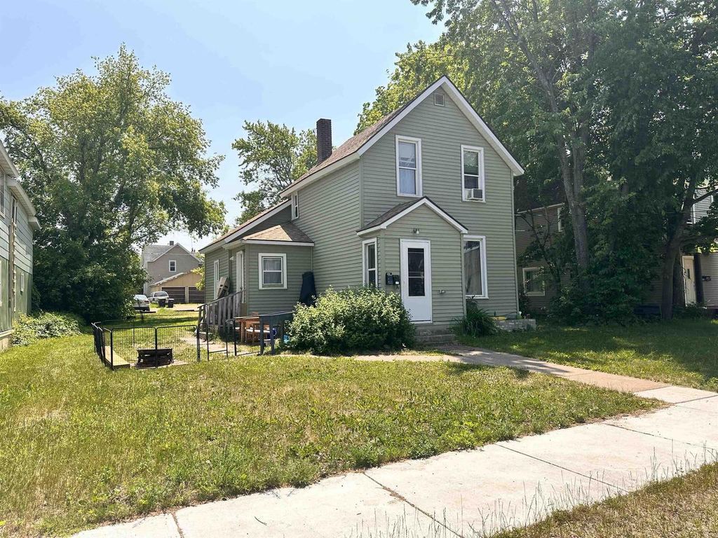 Photo of 612 St Claire STREET, Ashland, WI 54806 (MLS # 6122861)