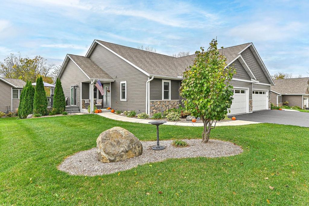 Photo of 317 Trailview CROSSING #15, Waterford, WI 53185 (MLS # 1940474)
