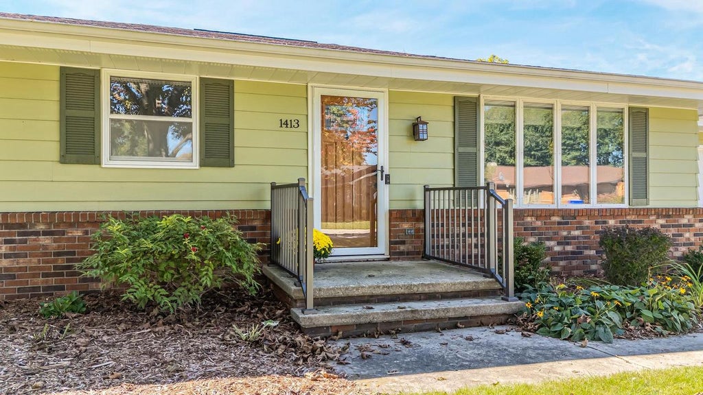 Photo of 1413 W Edmund DRIVE, Appleton, WI 54914 (MLS # 50334350)