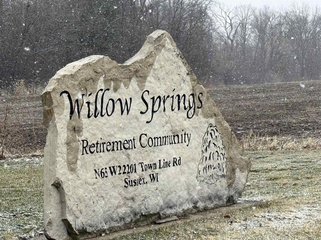 Photo of N65W22201 Saint James DRIVE #M57, Sussex, WI 53089 (MLS # 2018237)