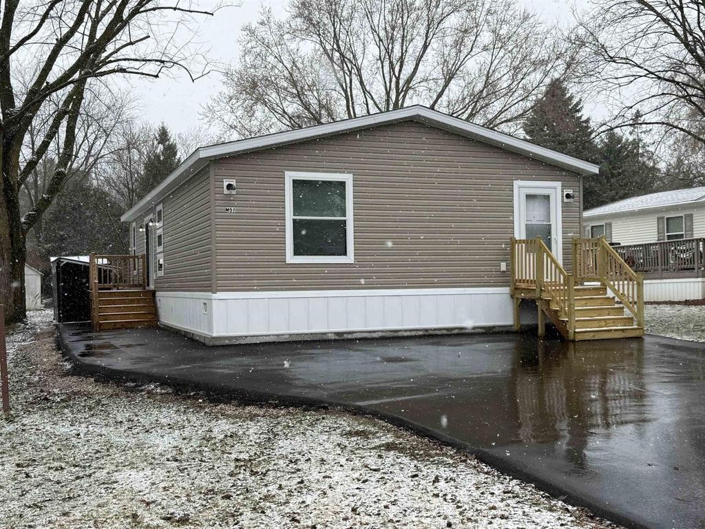 Photo of N65W22201 Saint James DRIVE #M57, Sussex, WI 53089 (MLS # 2018237)