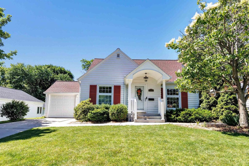 Photo of 244 E Mission ROAD, Green Bay, WI 54301 (MLS # 50330356)