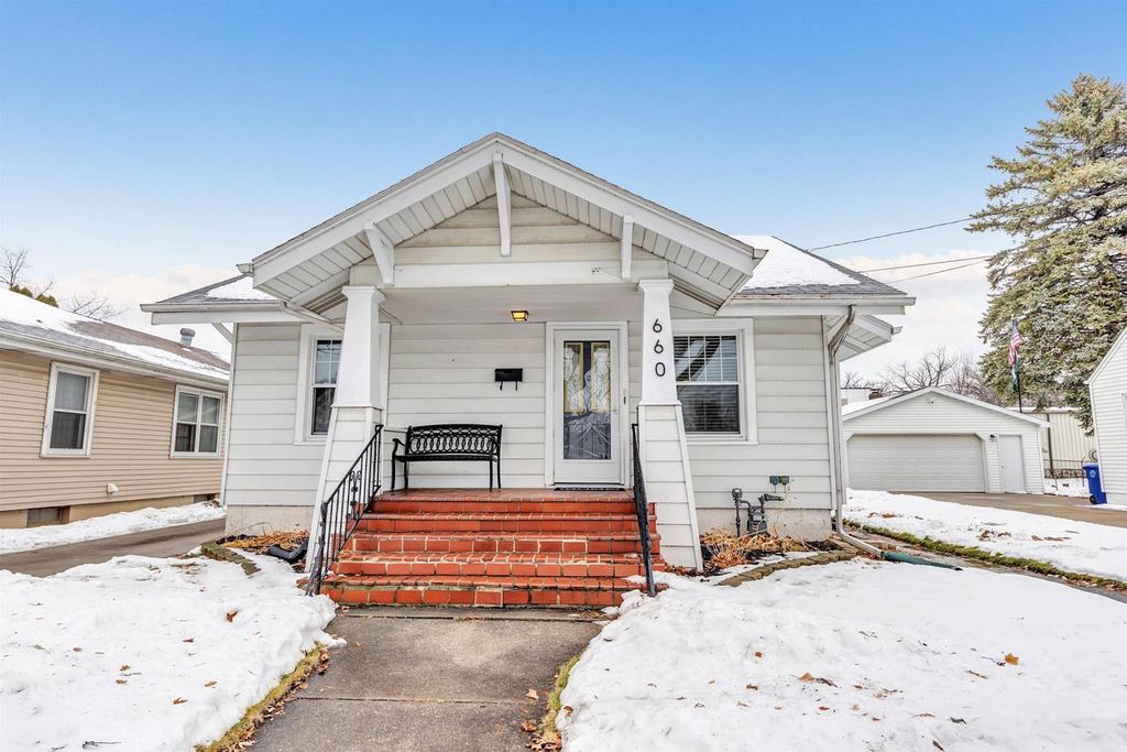 Photo of 660 Fairview AVENUE, De Pere, WI 54115 (MLS # 50319451)