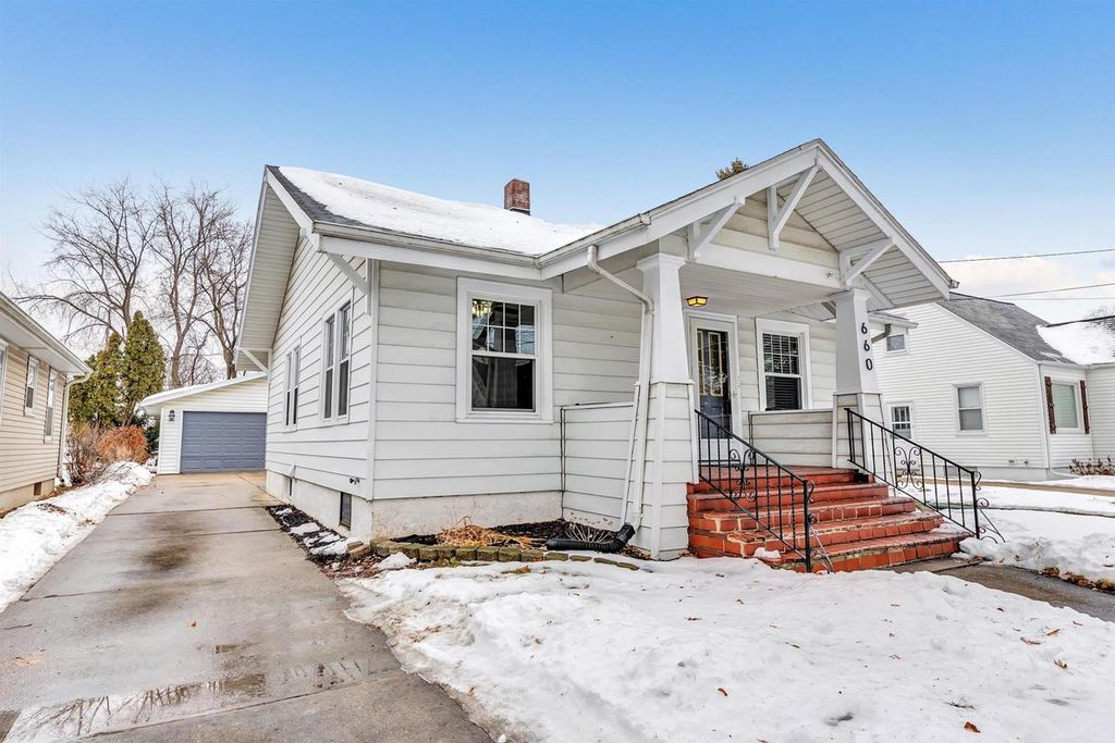 Photo of 660 Fairview AVENUE, De Pere, WI 54115 (MLS # 50319451)