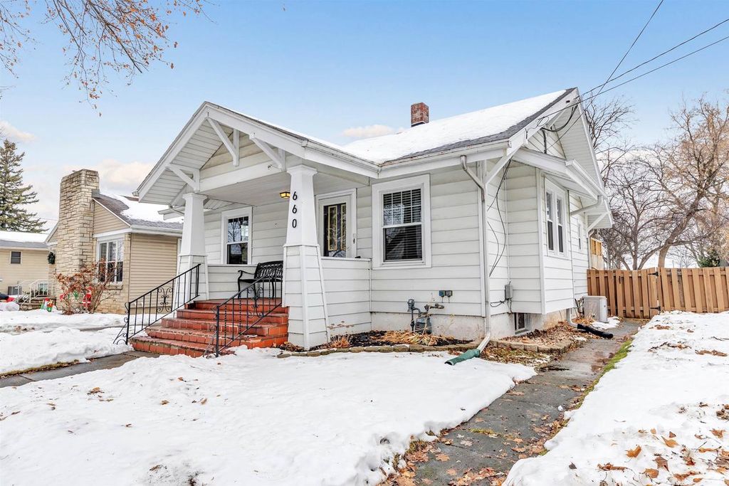 Photo of 660 Fairview AVENUE, De Pere, WI 54115 (MLS # 50319451)