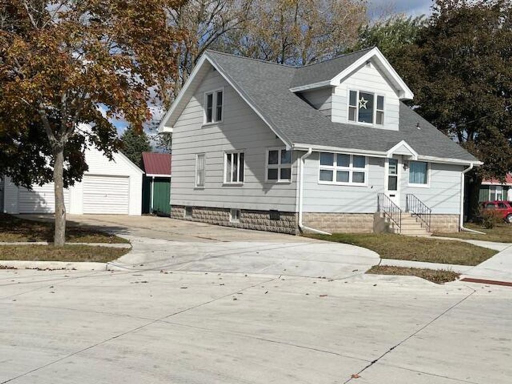 Photo of 2152 Roosevelt AVENUE, Two Rivers, WI 54241 (MLS # 1941152)