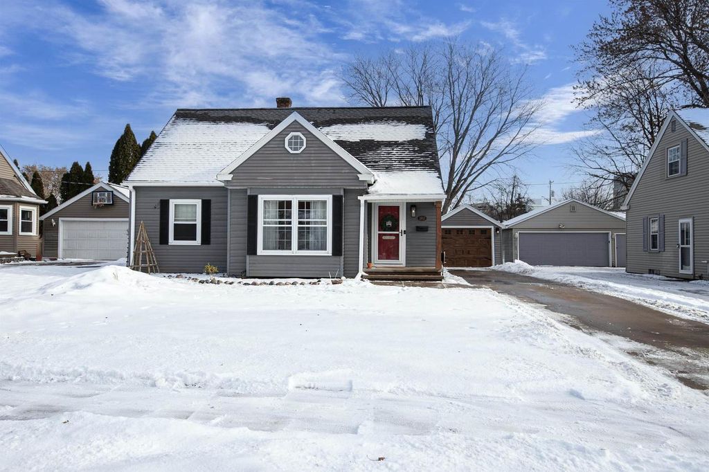Photo of 1910 N Lawe STREET, Appleton, WI 54911 (MLS # 50319743)