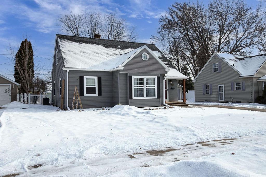 Photo of 1910 N Lawe STREET, Appleton, WI 54911 (MLS # 50319743)