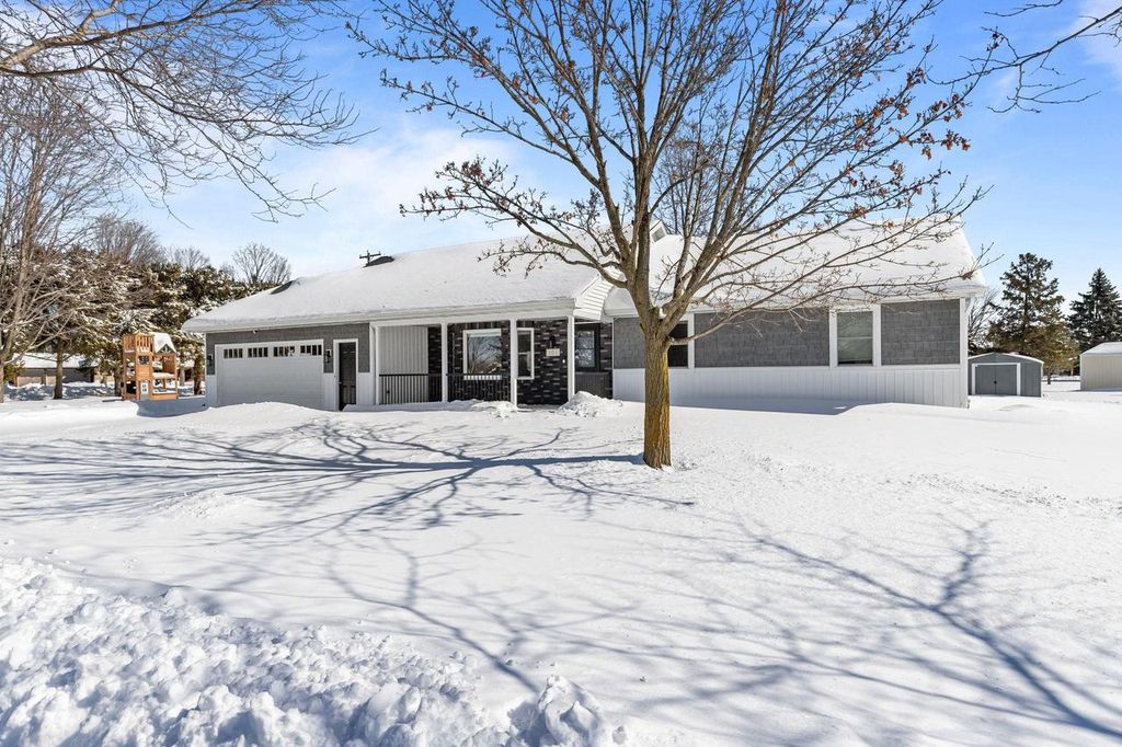 Photo of 101 Ombre Rose DRIVE, Combined Locks, WI 54113 (MLS # 50322389)