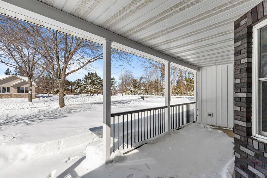 Photo of 101 Ombre Rose DRIVE, Combined Locks, WI 54113 (MLS # 50322389)