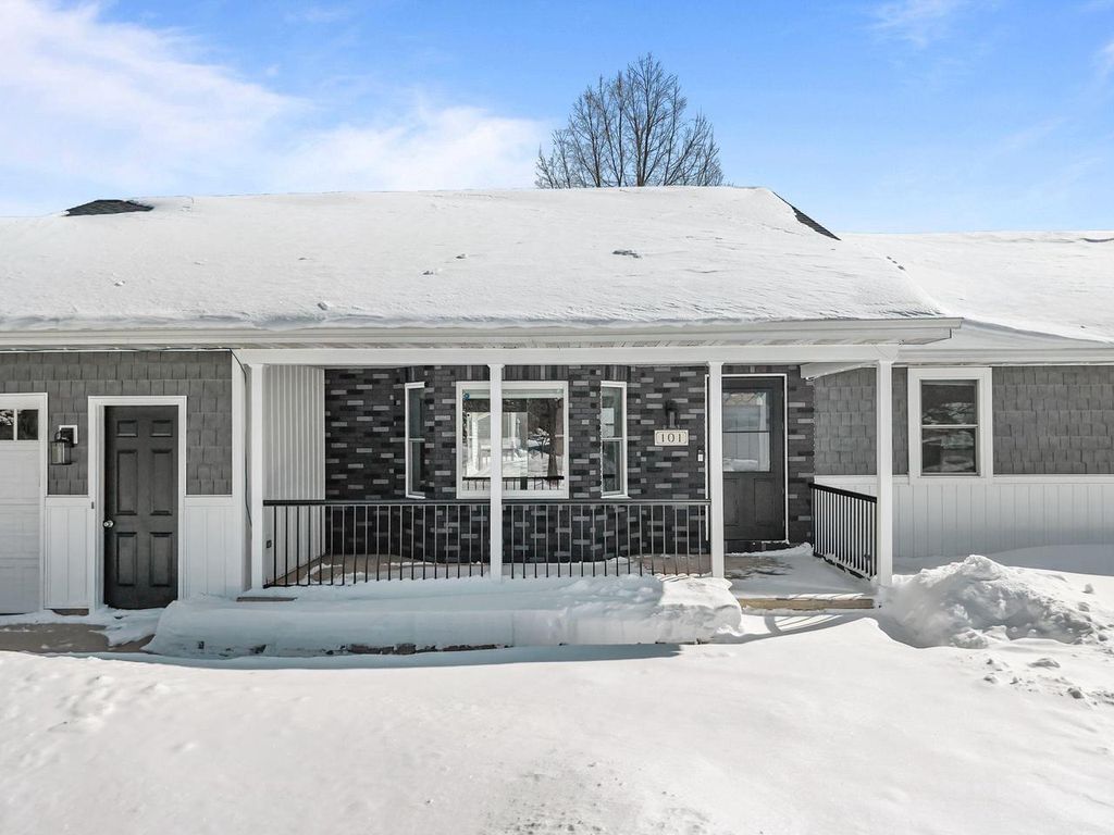 Photo of 101 Ombre Rose DRIVE, Combined Locks, WI 54113 (MLS # 50322389)