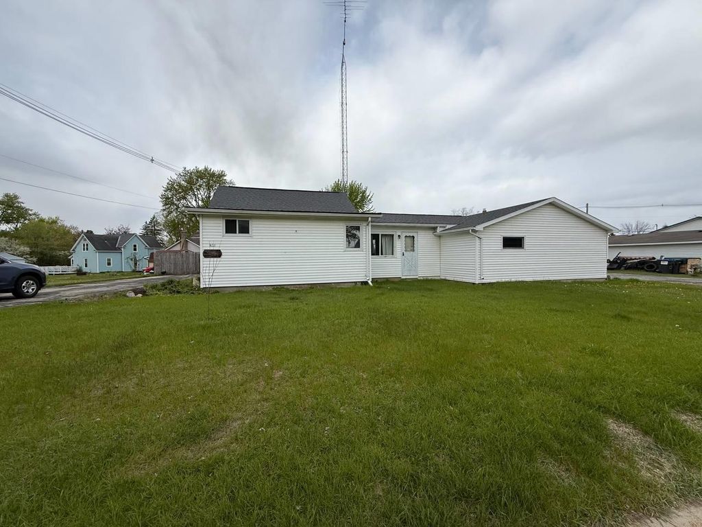 Photo of 471 N Fulton STREET, Princeton, WI 54968 (MLS # 2022996)