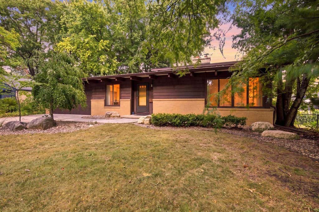 Photo of 117 Alden DRIVE, Madison, WI 53705 (MLS # 2028544)