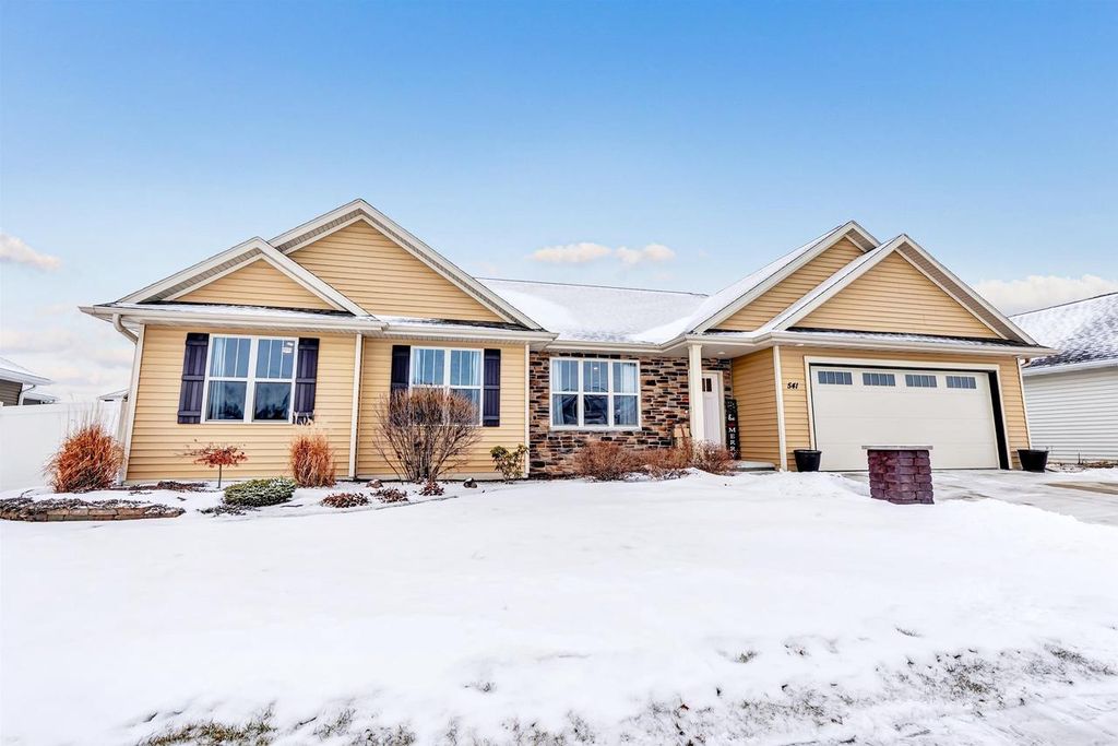 Photo of 541 Pebblestone CIRCLE, Hobart, WI 54155 (MLS # 50319394)