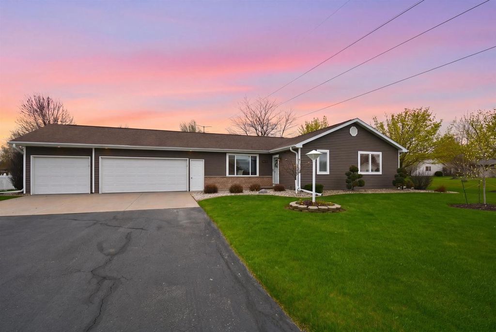Photo of W5997 Garnet DRIVE, Appleton, WI 54915 (MLS # 50324578)