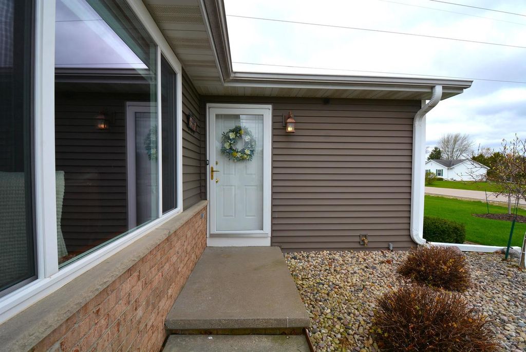 Photo of W5997 Garnet DRIVE, Appleton, WI 54915 (MLS # 50324578)