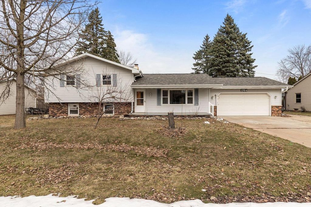 Photo of 1764 Oakridge COURT, Menasha, WI 54952 (MLS # 1955341)