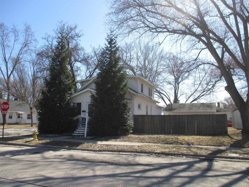 Photo of 921 Liberty STREET, Green Bay, WI 54304 (MLS # 50321020)